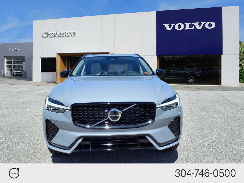 2025 Volvo XC60 Plus photo 8