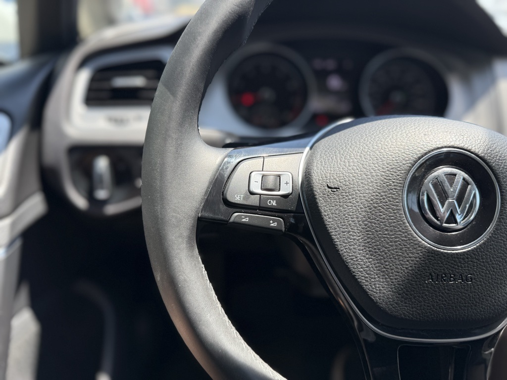 2017 Volkswagen Golf SportWagen S photo 8