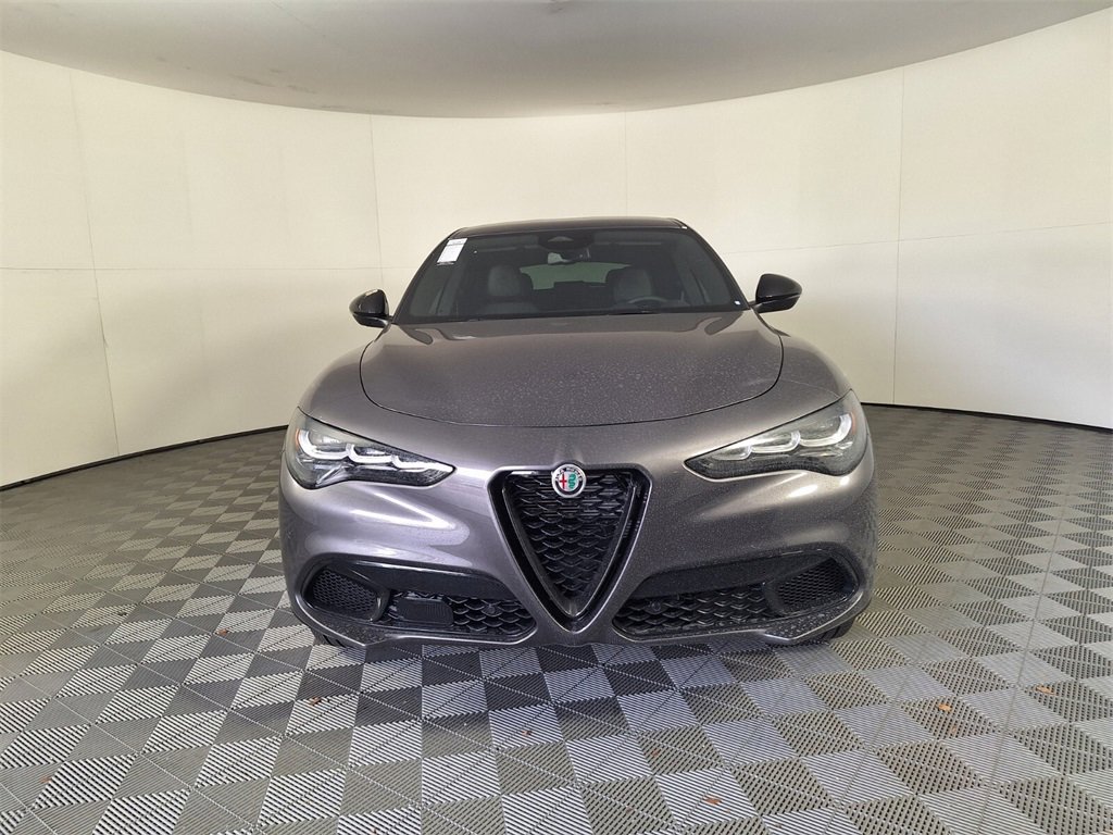 2025 Alfa Romeo Stelvio Sport photo 4