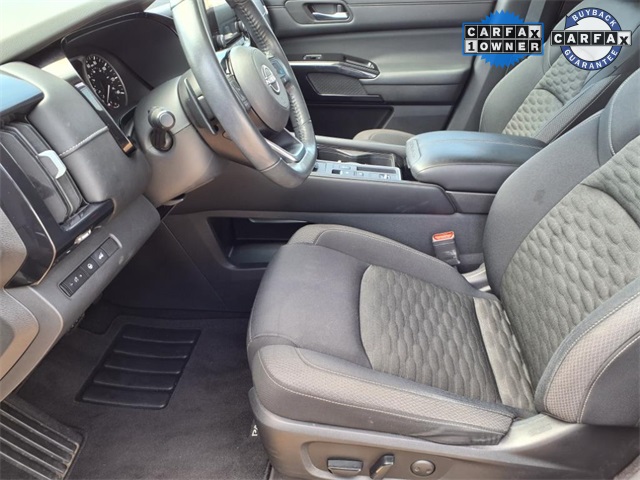2022 Nissan Pathfinder SV photo 2