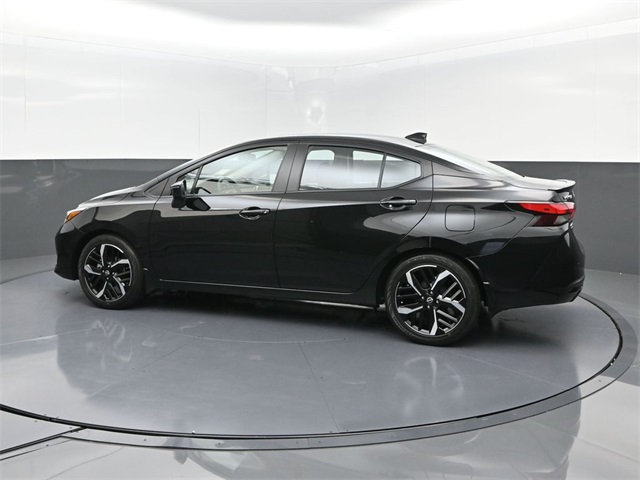 2025 Nissan Versa 1.6 SR photo 4