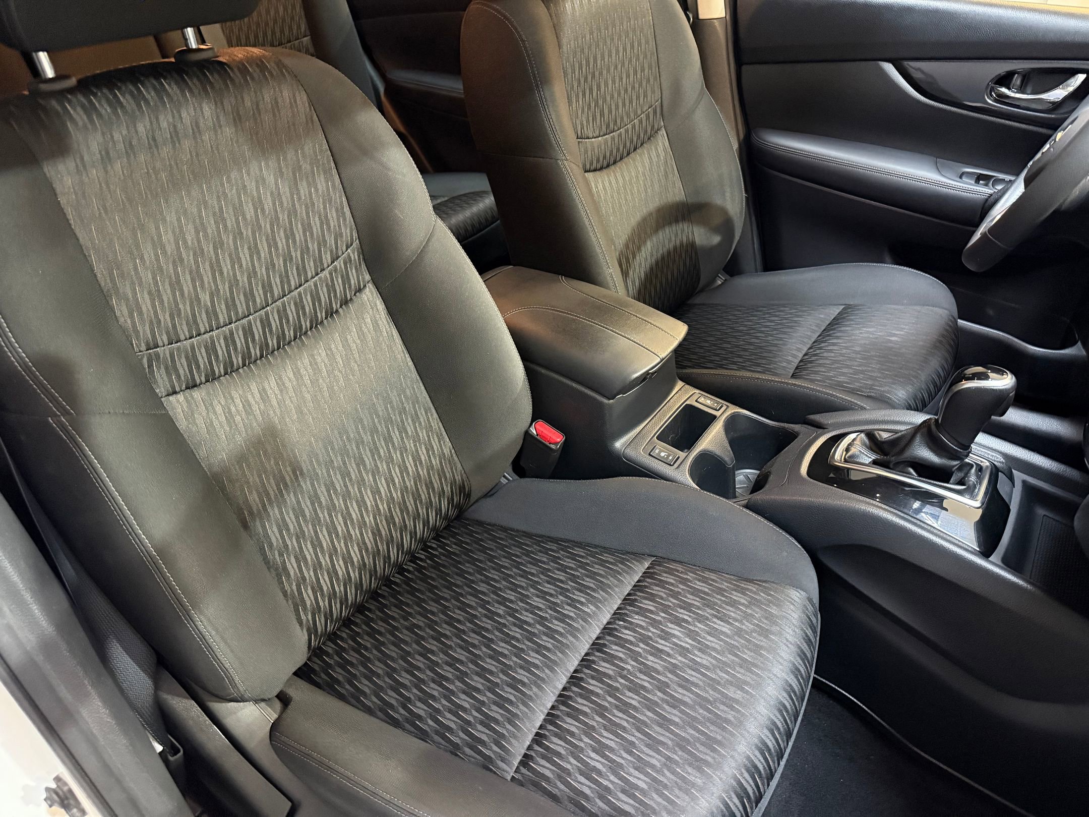 2017 Nissan Rogue SV photo 42