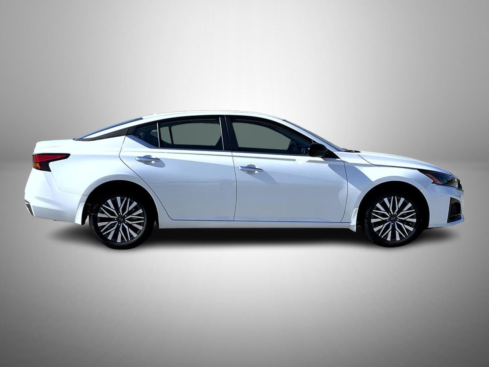 2025 Nissan Altima 2.5 SV photo 4