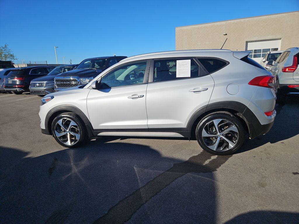 2017 Hyundai Tucson Sport photo 2