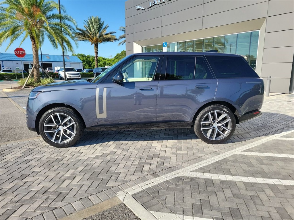 2025 Land Rover Range Rover SE photo 2