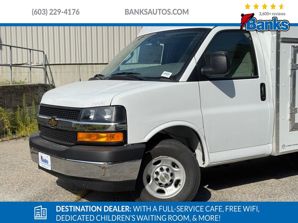 2025 Chevrolet Express Cutaway 3500 photo 3