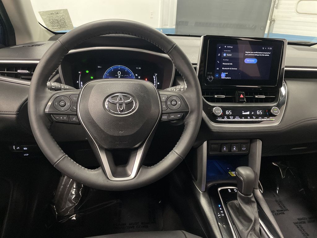 2023 Toyota Corolla Cross XLE photo 5