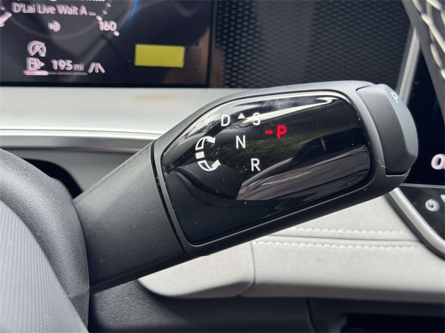 2025 Volkswagen Tiguan SE photo 19