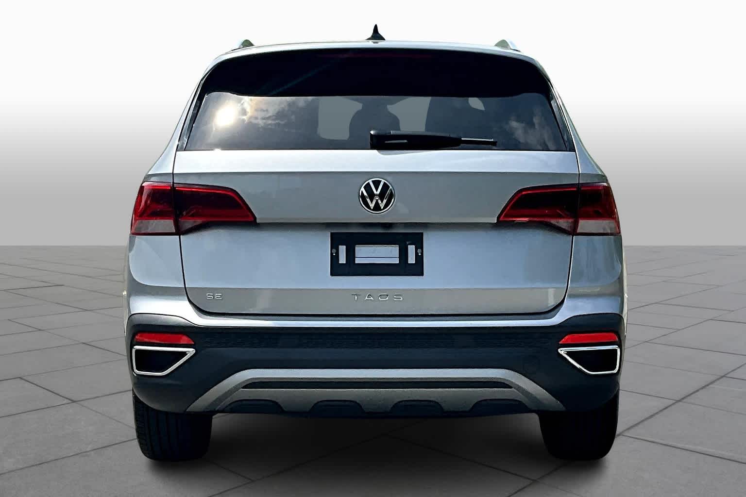 2024 Volkswagen Taos SE photo 4