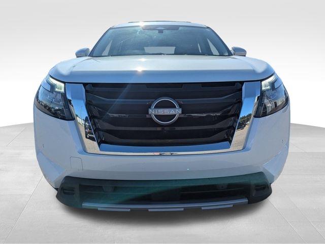 2025 Nissan Pathfinder Platinum photo 8