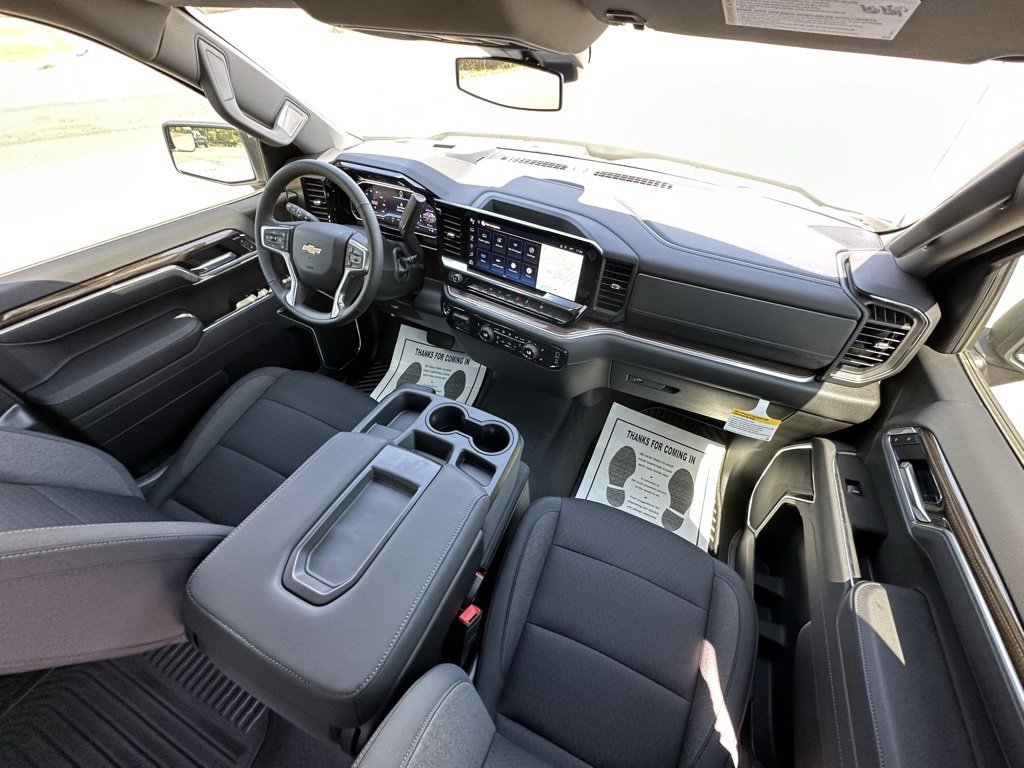 2025 Chevrolet Silverado 1500 LT photo 9