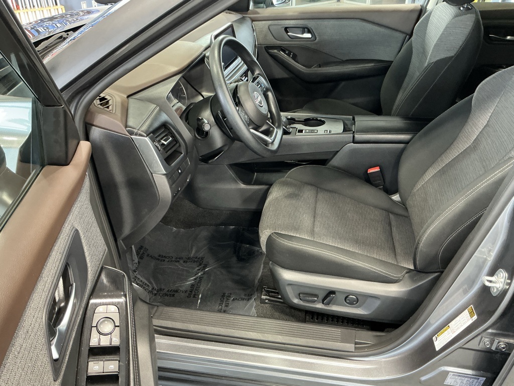 2023 Nissan Rogue SV photo 3