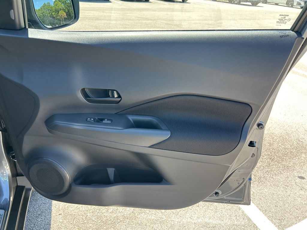 2025 Nissan Kicks Play S photo 28