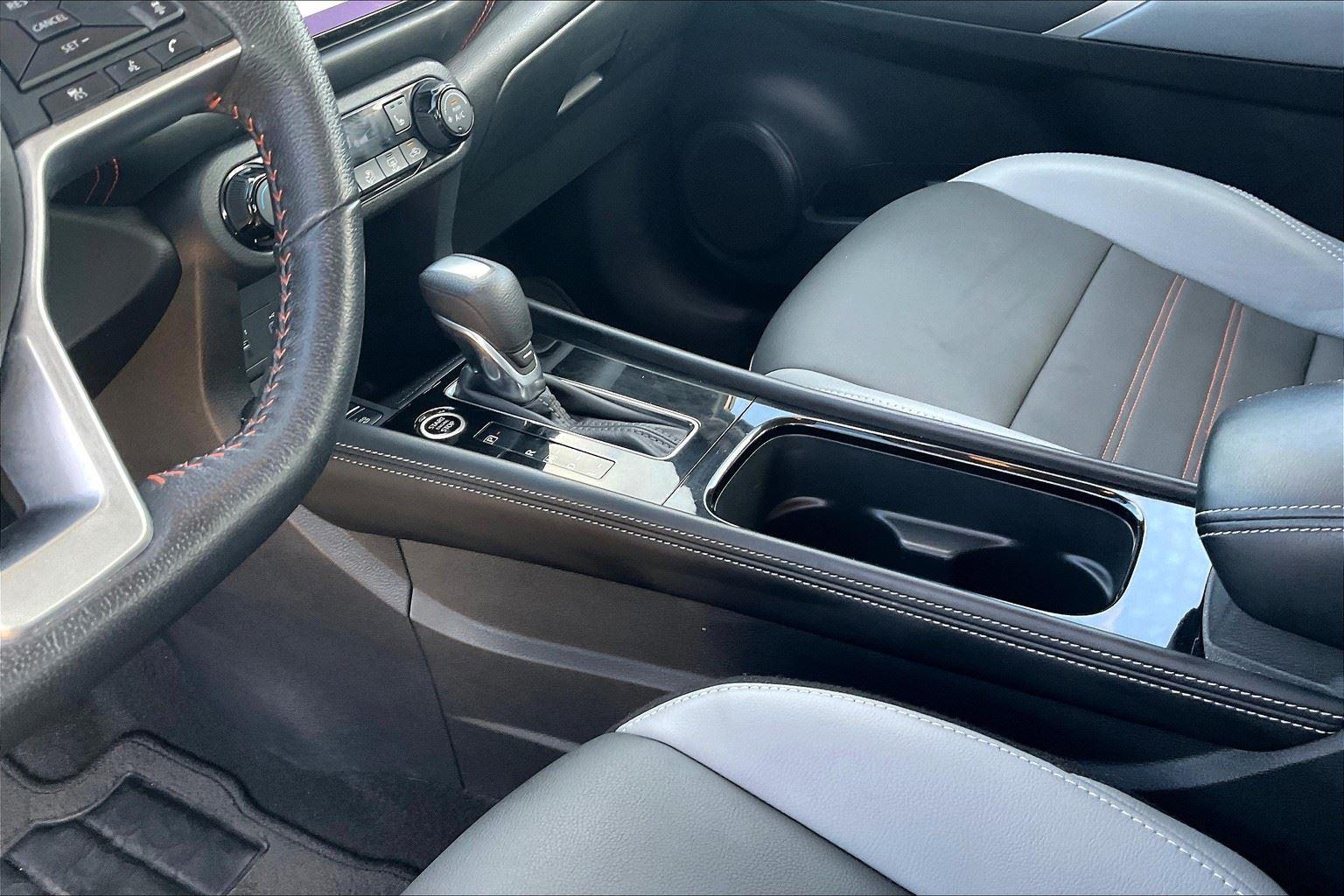 2023 Nissan Kicks SR photo 15