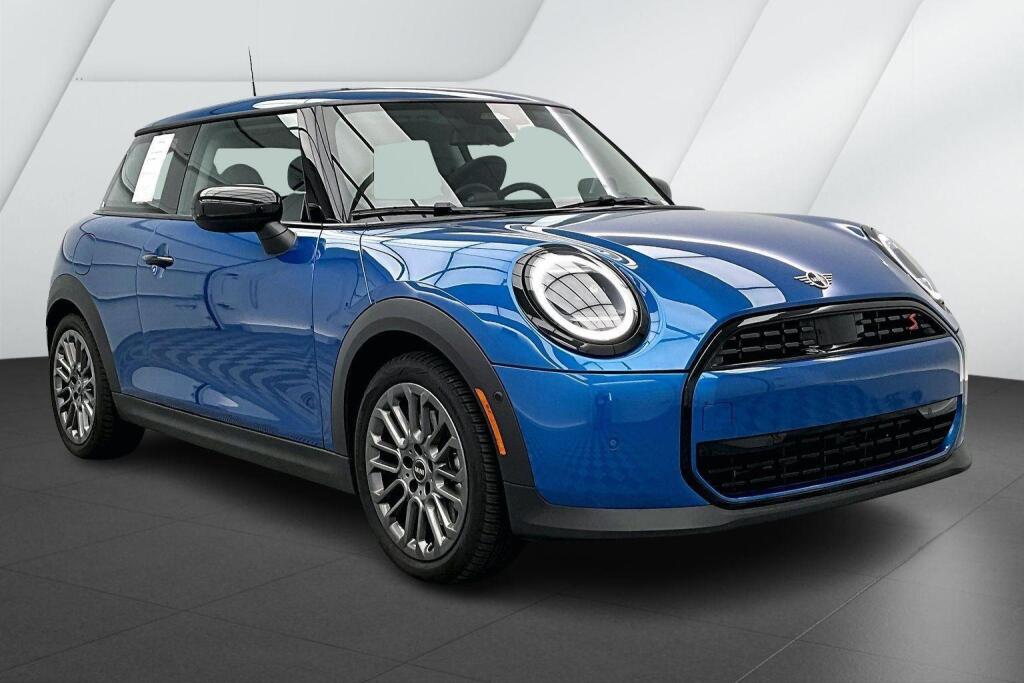 2025 Mini Cooper 2 Door Hardtop S photo 2