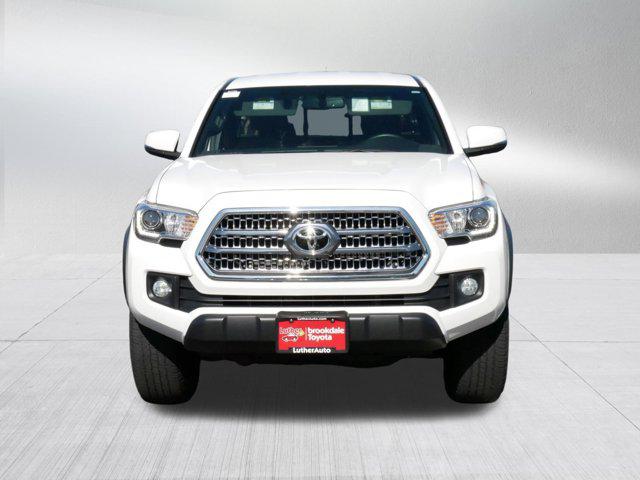 Certified 2016 Toyota Tacoma TRD Off Road with VIN 5TFSZ5AN0GX001401 for sale in Brooklyn Center, Minnesota