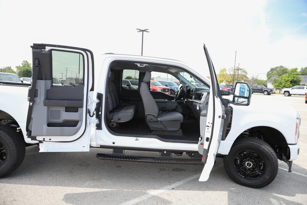 2025 Ford F-350 XL photo 29