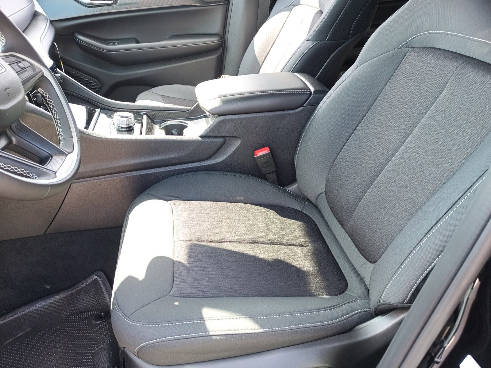 2025 Jeep Grand Cherokee Laredo photo 17