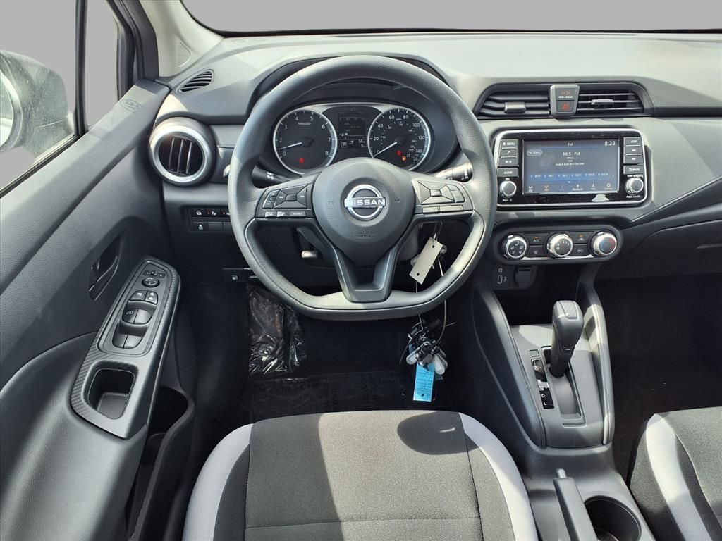 2025 Nissan Versa S photo 4