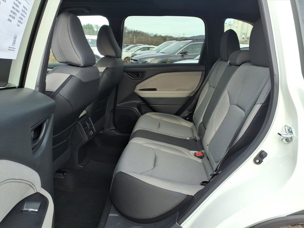 2025 Subaru Forester Premium photo 4