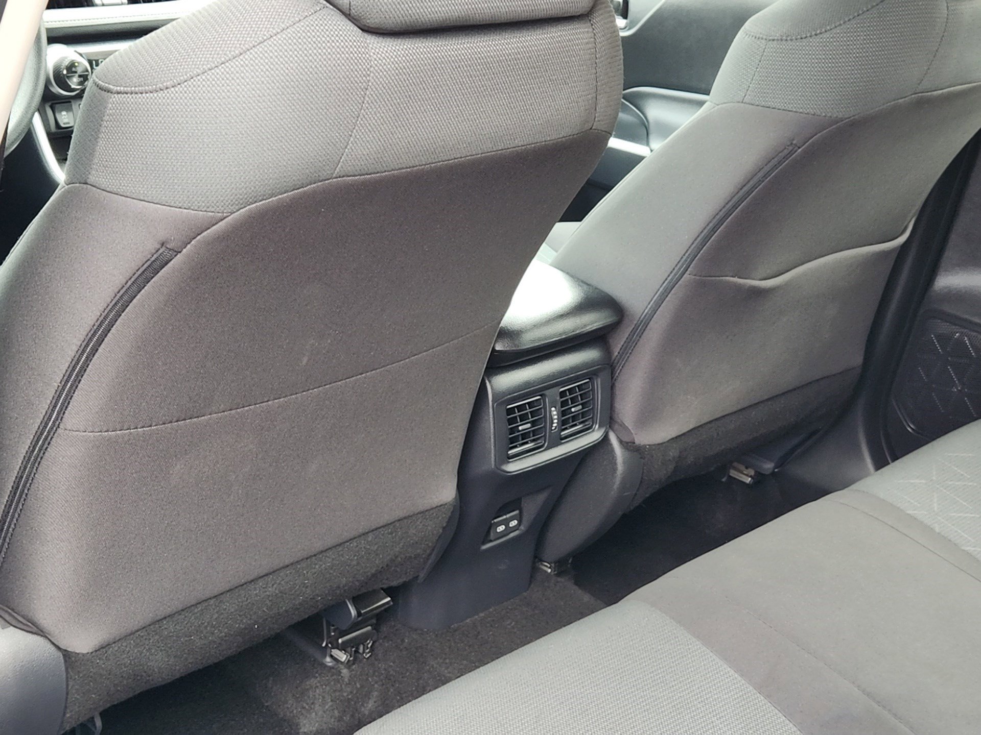 2025 Toyota RAV4 XLE photo 23