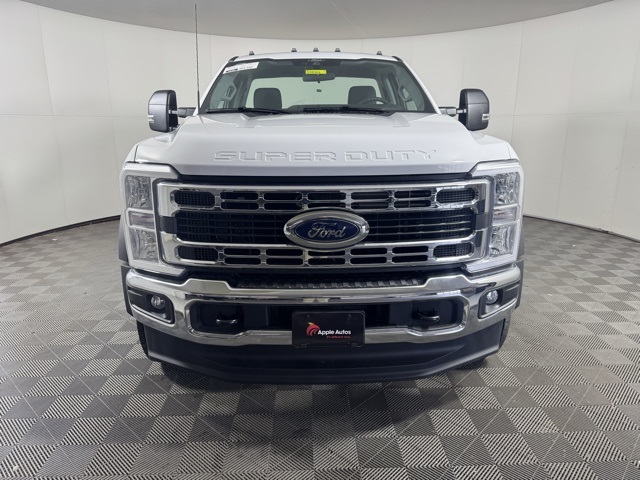 2025 Ford F-550 photo 2