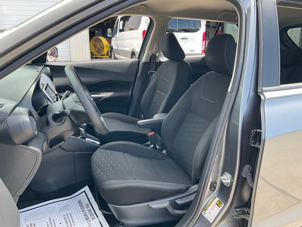 2021 Nissan Kicks S photo 17