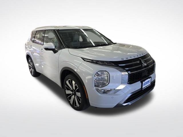 2025 Mitsubishi Outlander SEL photo 4