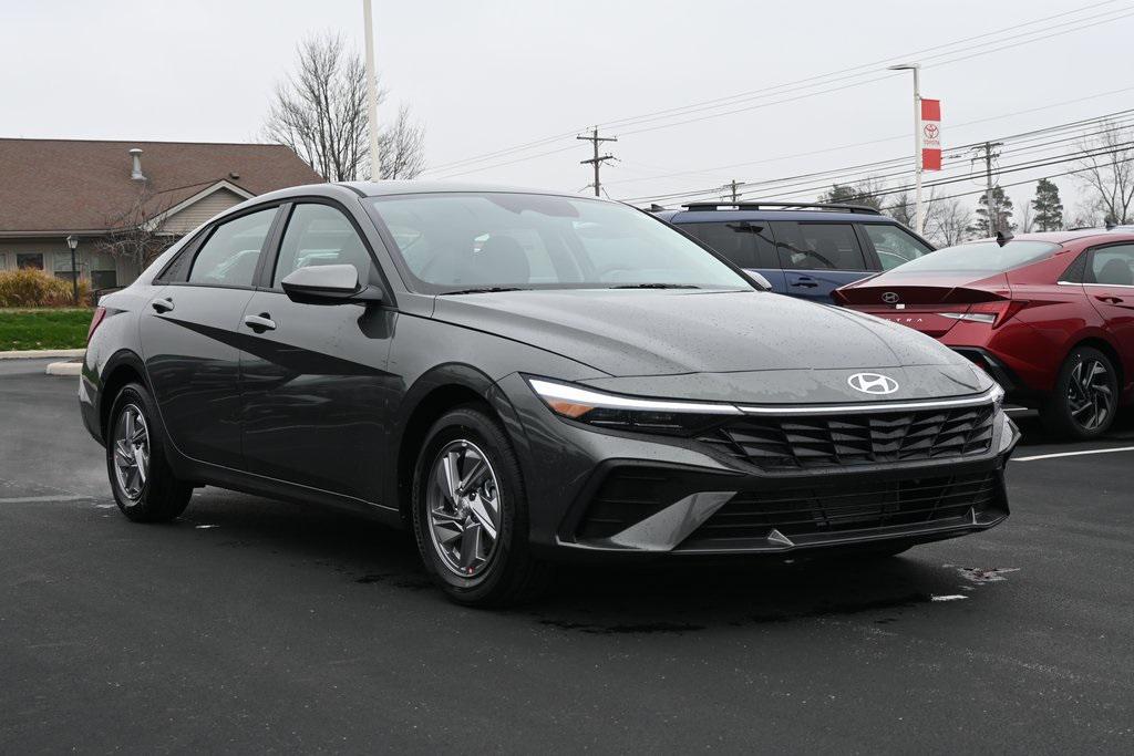 2026 Hyundai Elantra SE's photo