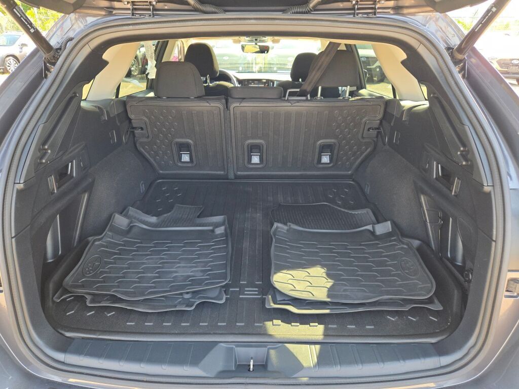 2020 Subaru Outback Premium photo 14