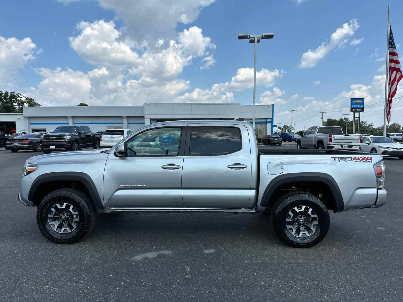 2023 Toyota Tacoma TRD photo 6
