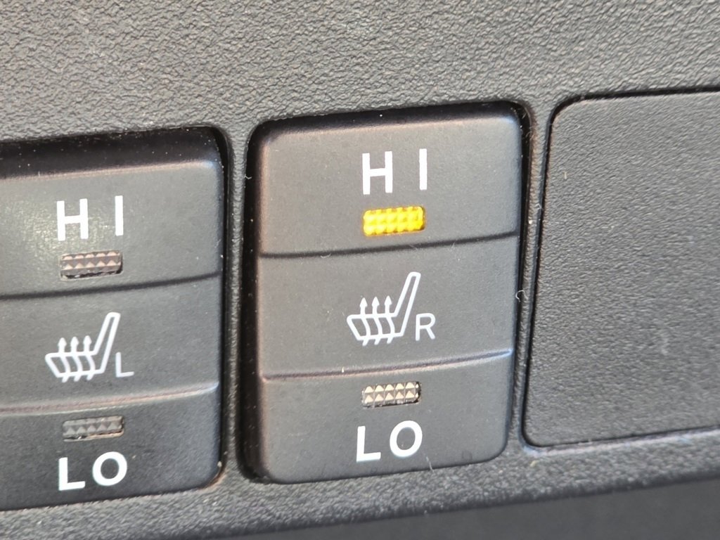 2017 Toyota RAV4 Limited photo 8