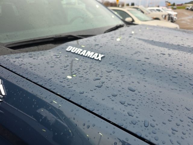 2024 Chevrolet Silverado 1500 High Country photo 2