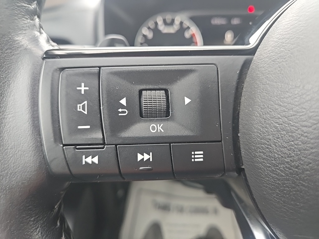 2021 Nissan Rogue SV photo 14
