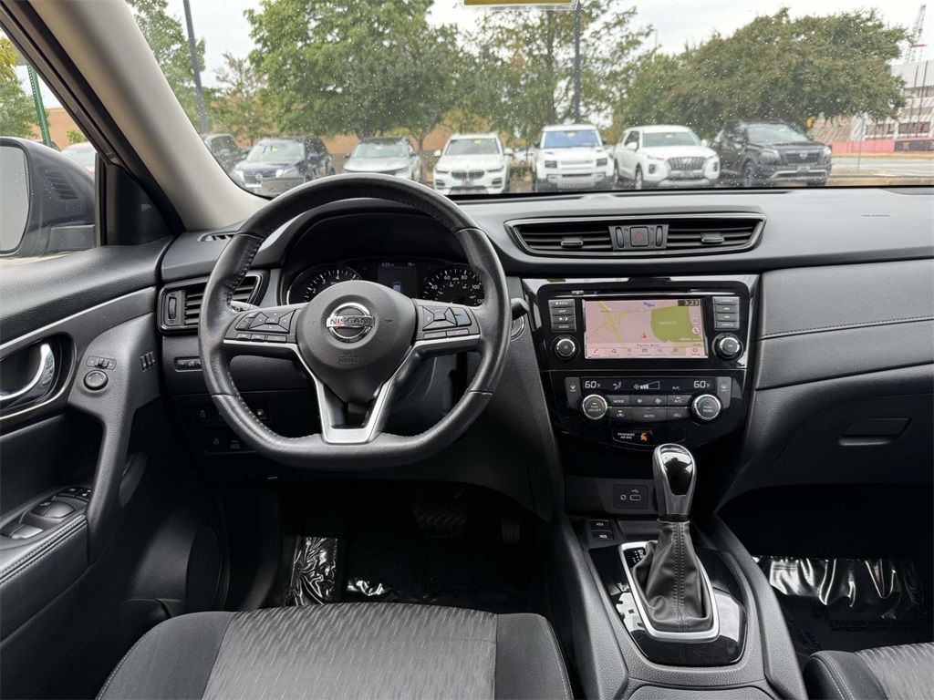 2019 Nissan Rogue SV photo 16