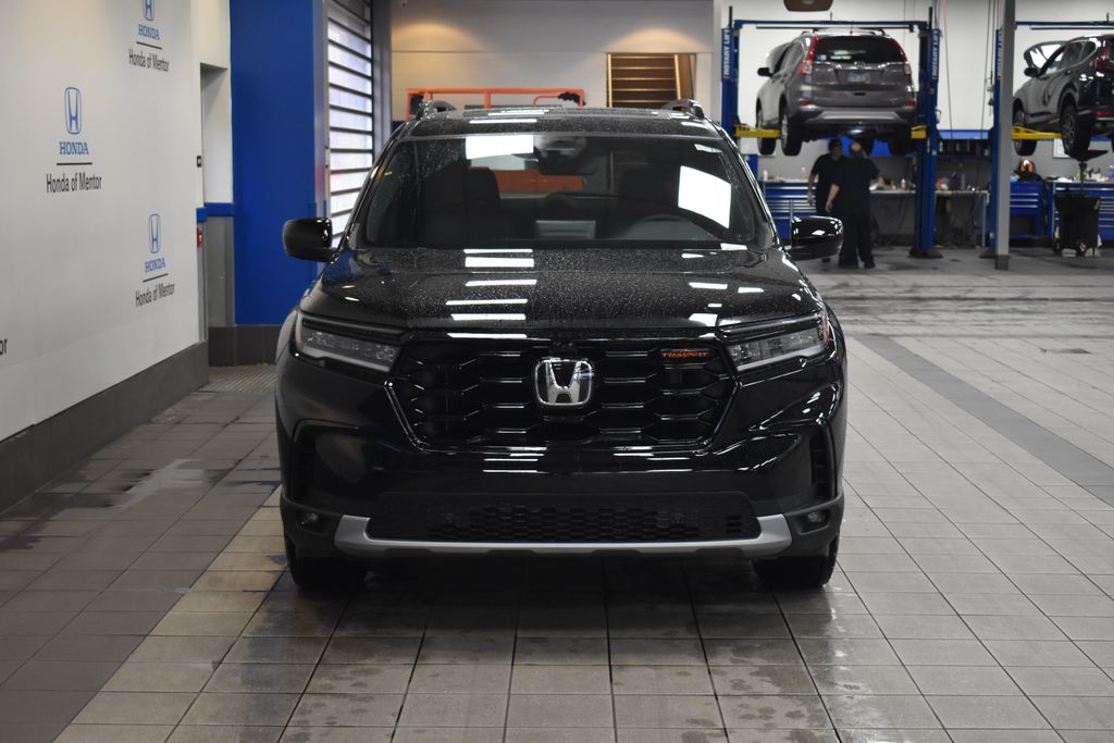 2025 Honda Pilot TrailSport photo 2