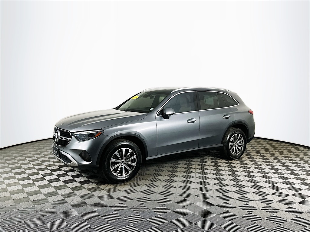 2023 Mercedes Benz GLC 300 4MATIC photo 2