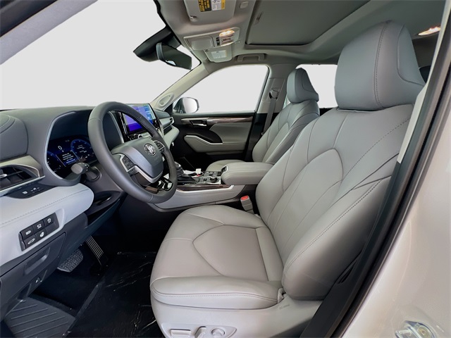 2025 Toyota Highlander Limited photo 18
