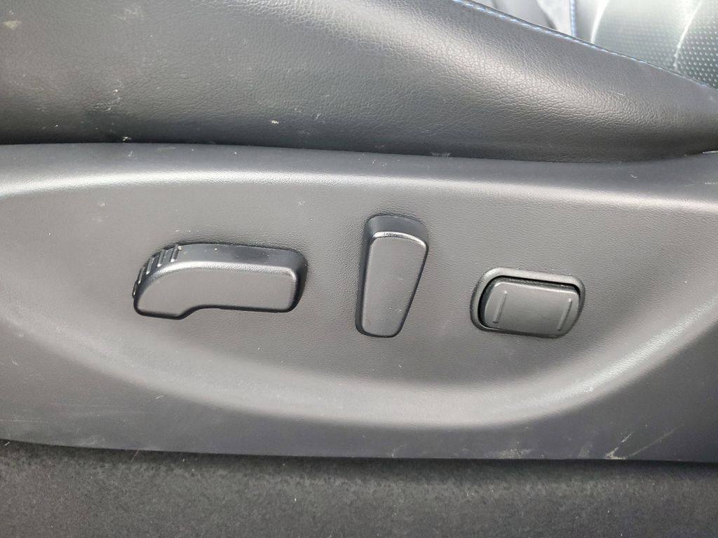 2022 Nissan Leaf SL Plus photo 30