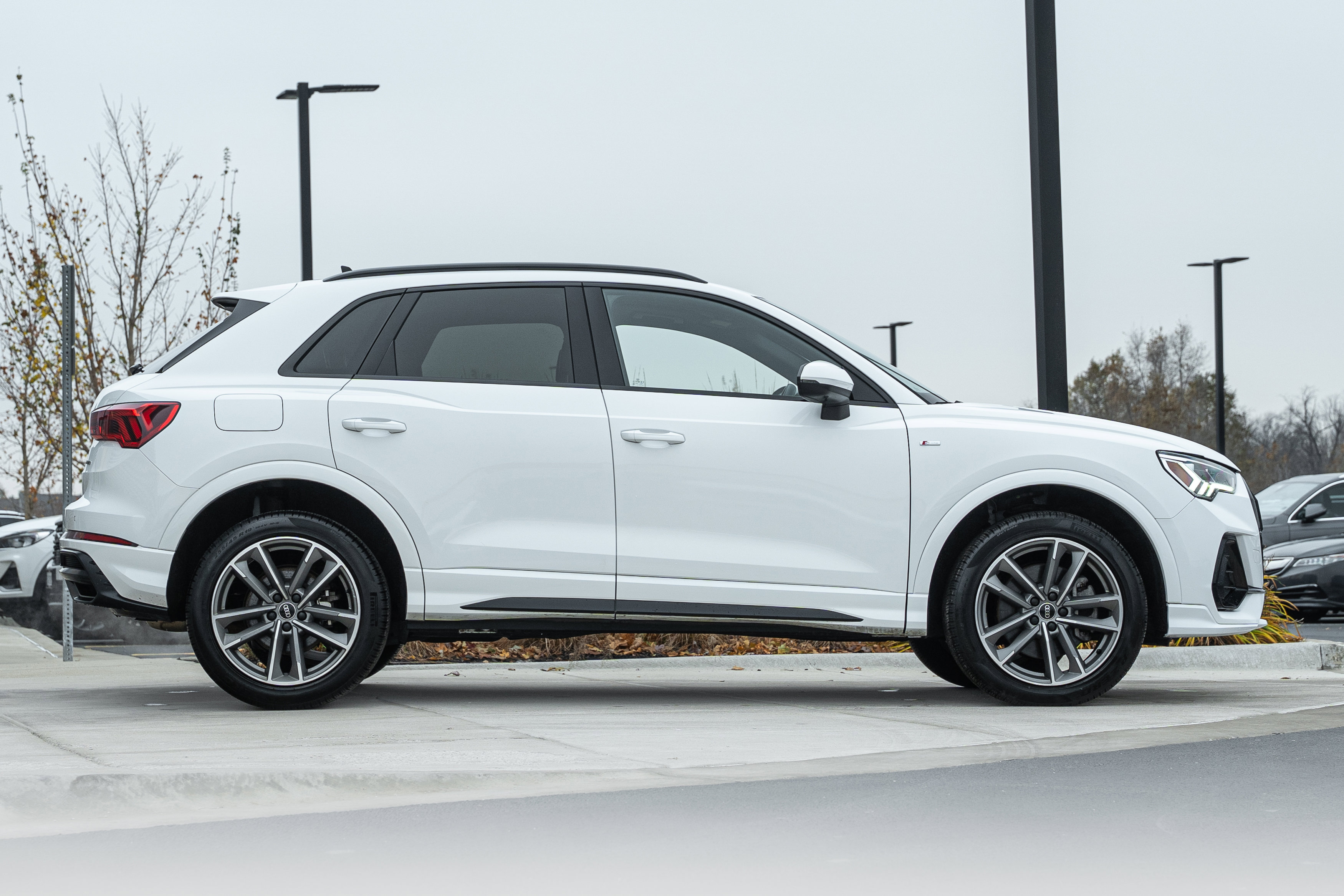 2022 Audi Q3 S line Premium Plus photo 2