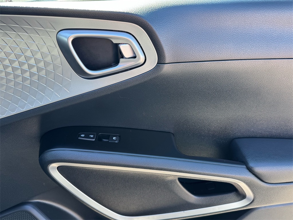 2023 Kia Soul LX photo 22