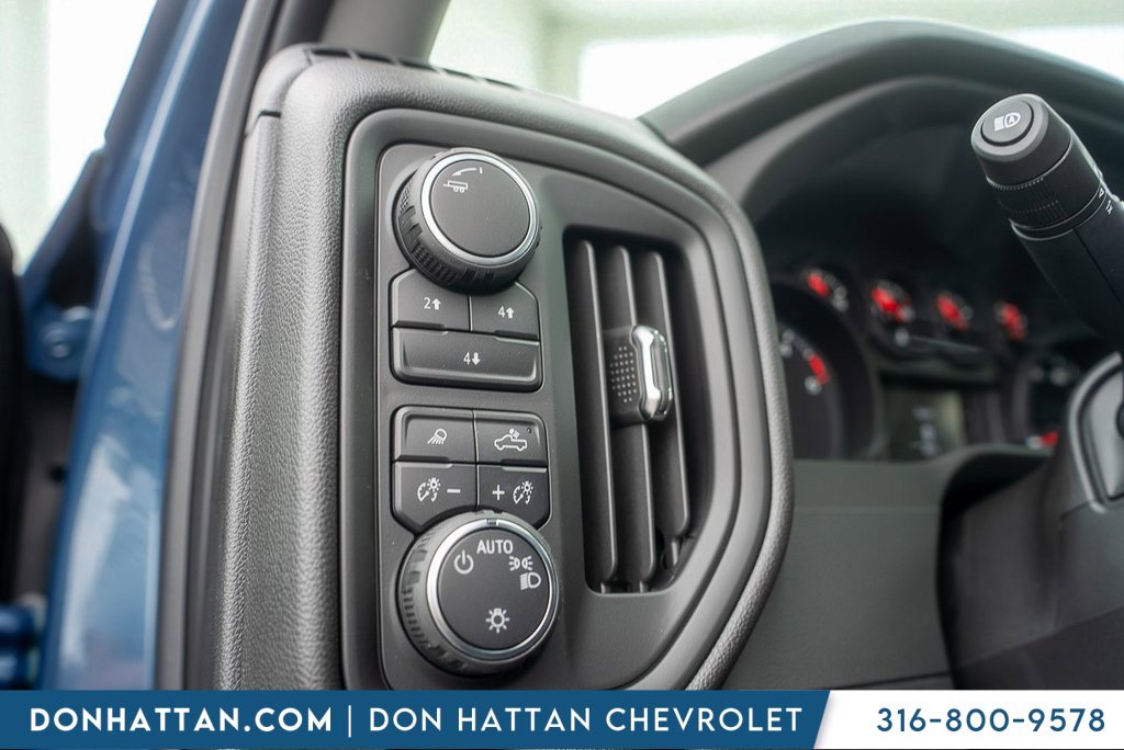 2025 Chevrolet Silverado 2500HD Custom photo 16