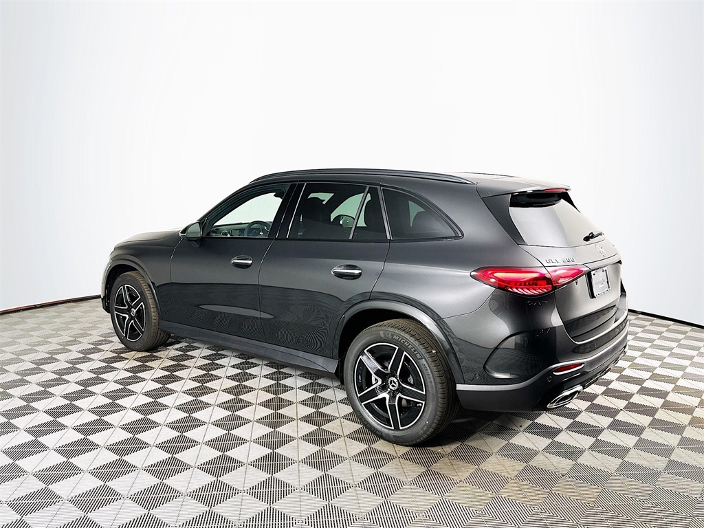 2026 Mercedes Benz GLC 300 4MATIC photo 4