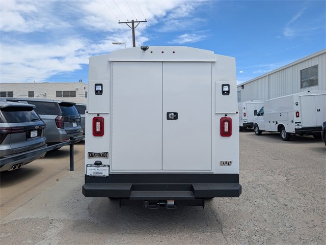 2025 Chevrolet Express Cutaway 3500 photo 2