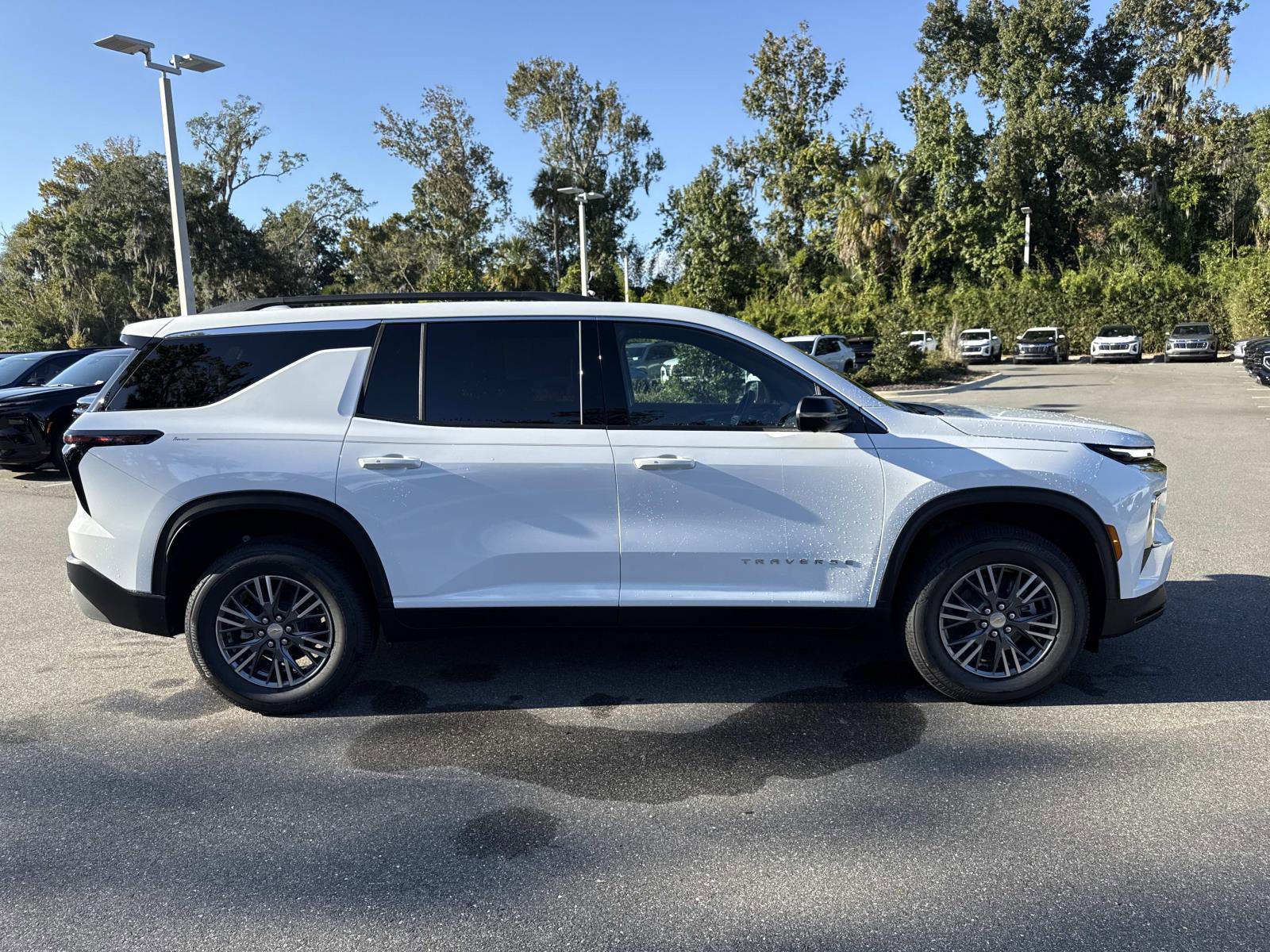 2026 Chevrolet Traverse photo 2