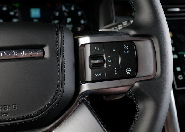 2025 Land Rover Discovery SE photo 17