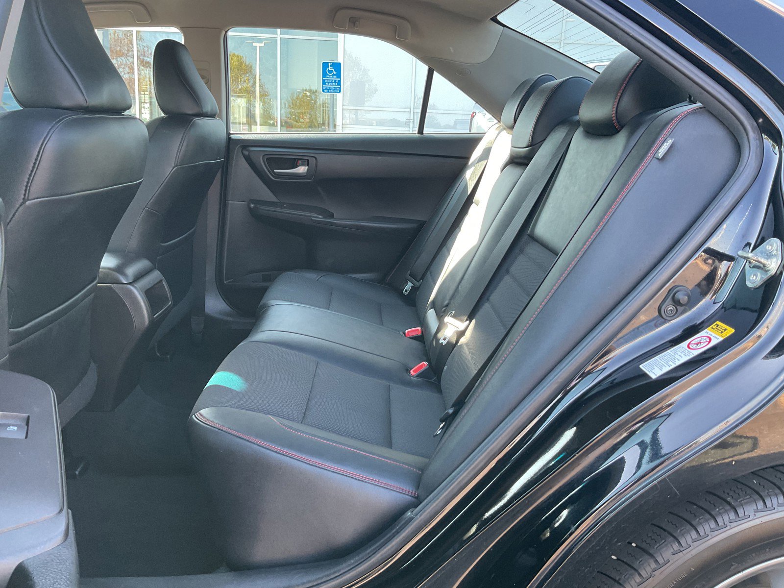 2016 Toyota Camry SE photo 19