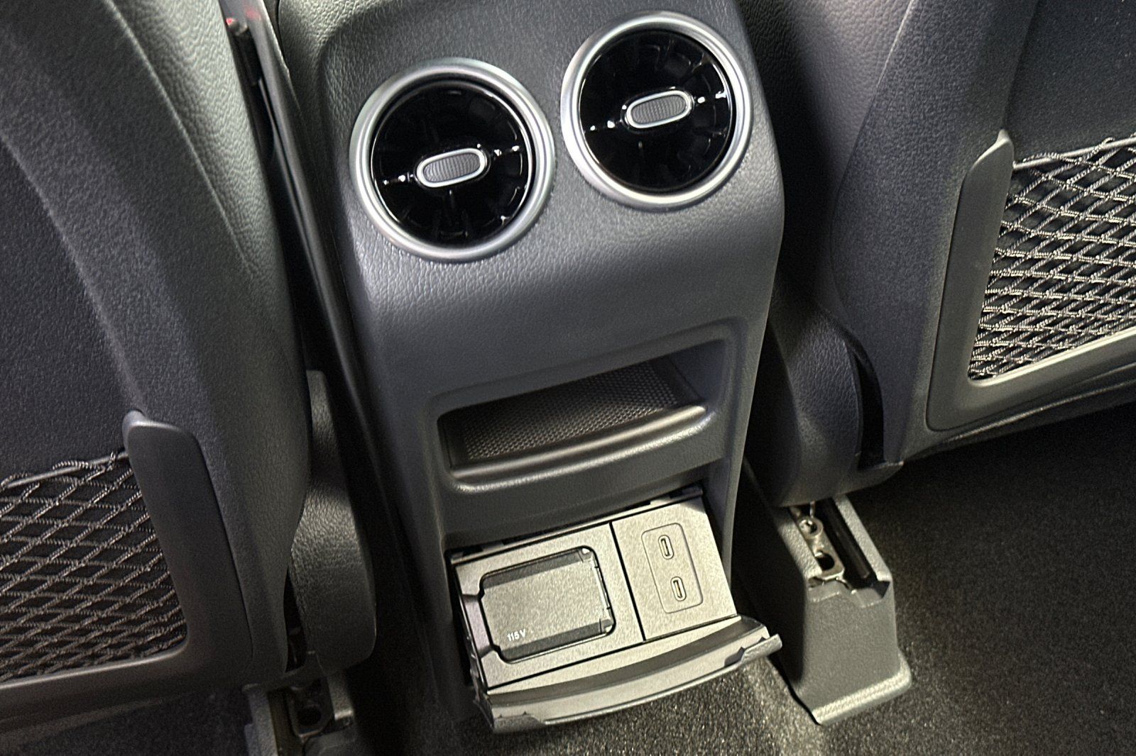 2025 Mercedes Benz GLB 250 photo 19