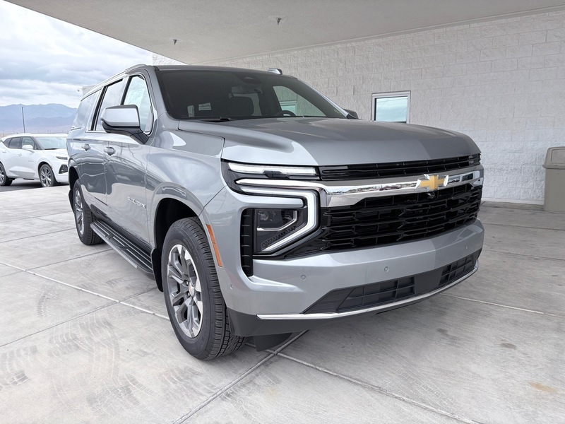 2025 Chevrolet Suburban LS's photo