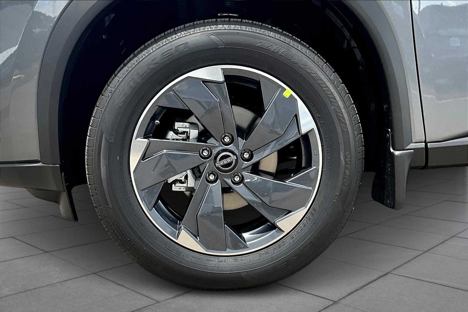 2025 Nissan Rogue SV photo 9